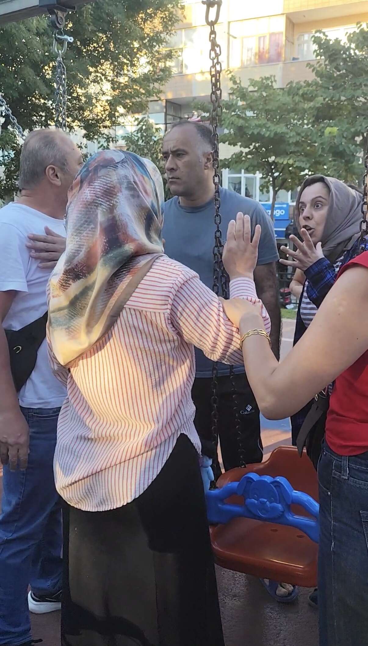 Çocuğa tokat iddiası ortalığı karıştırdı! Parkta tekme ve yumruklar konuştu 1